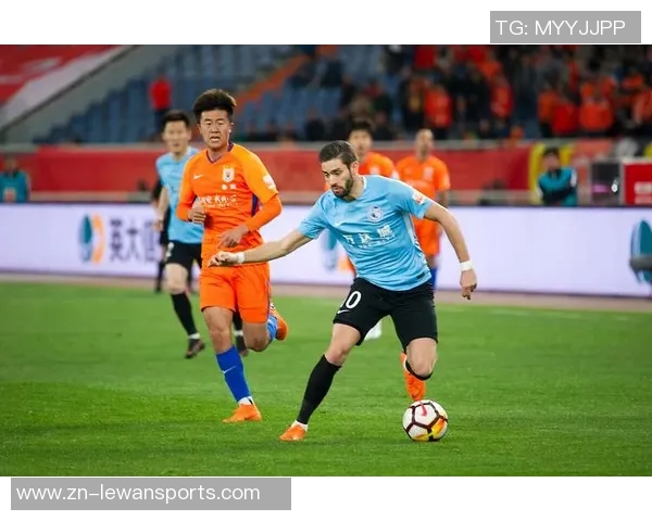 大连一方迎战鲁能全力争胜双方球员状态火热期待精彩对决